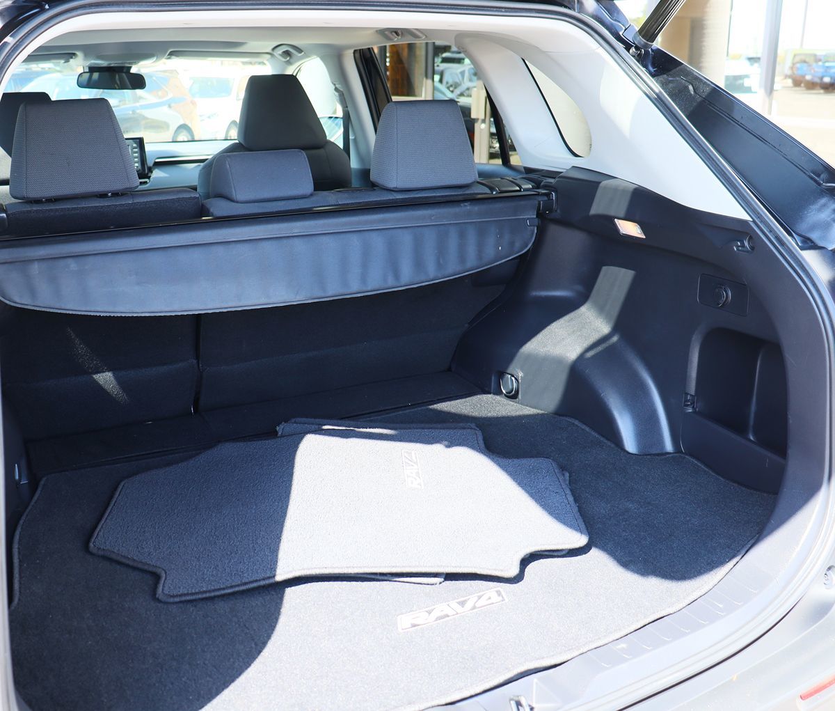2021 Toyota RAV4 XLE photo 23