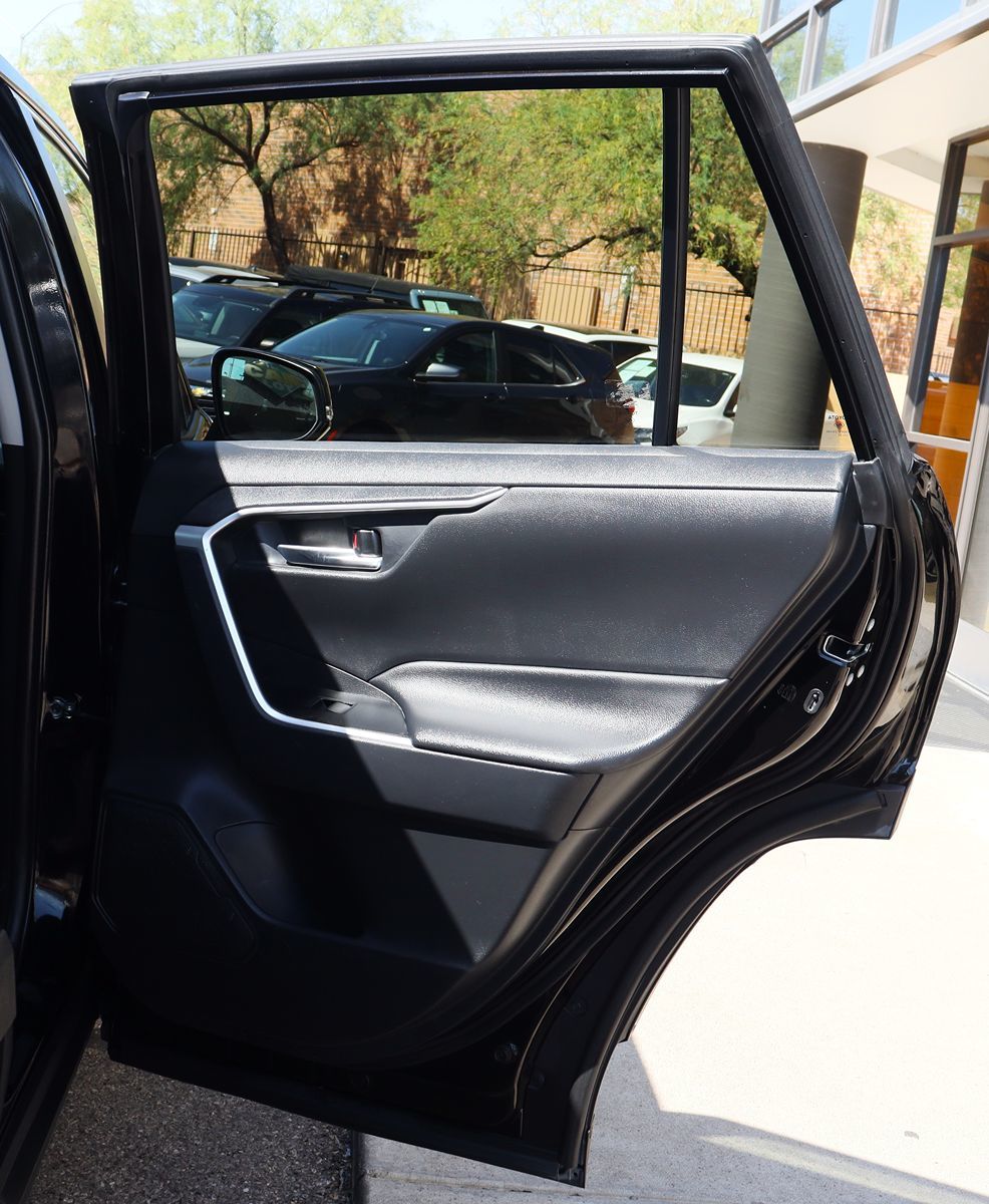 2021 Toyota RAV4 XLE photo 25