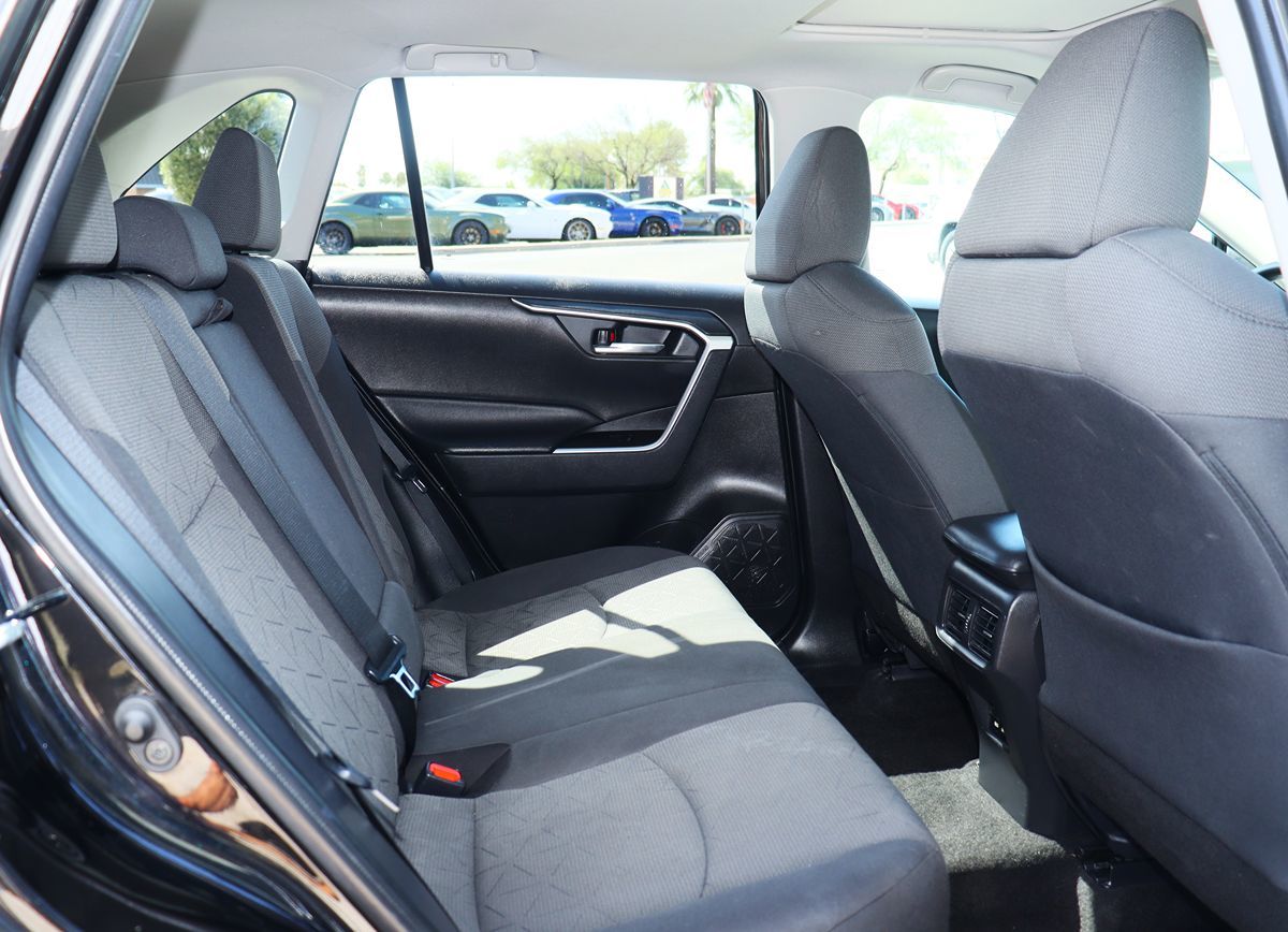 2021 Toyota RAV4 XLE photo 26