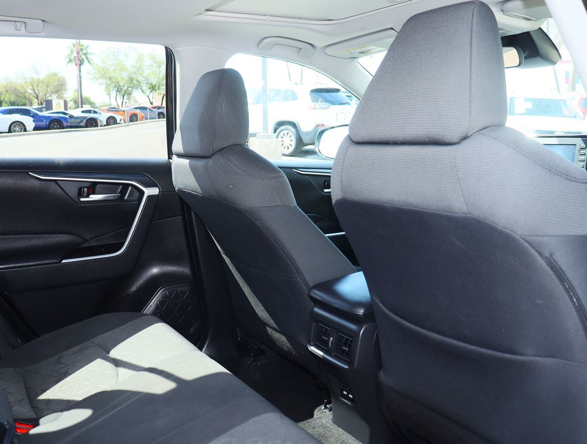 2021 Toyota RAV4 XLE photo 27