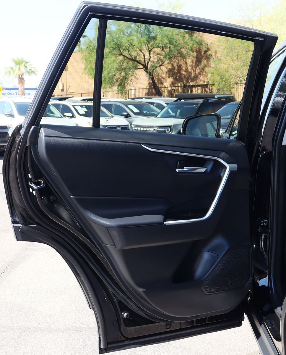 2021 Toyota RAV4 XLE photo 28