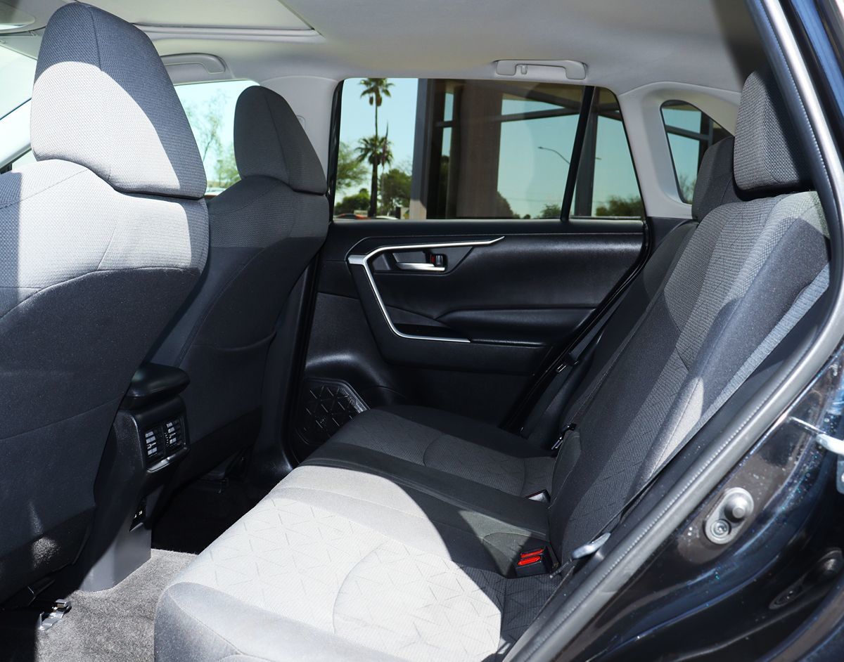 2021 Toyota RAV4 XLE photo 29