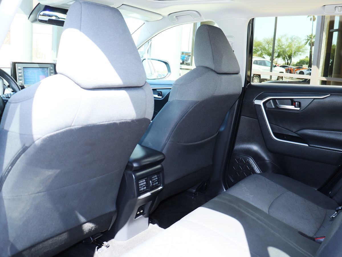 2021 Toyota RAV4 XLE photo 30