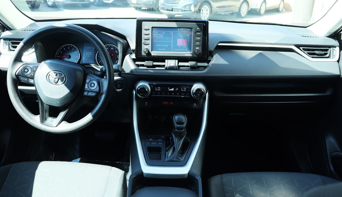 2021 Toyota RAV4 XLE photo 31