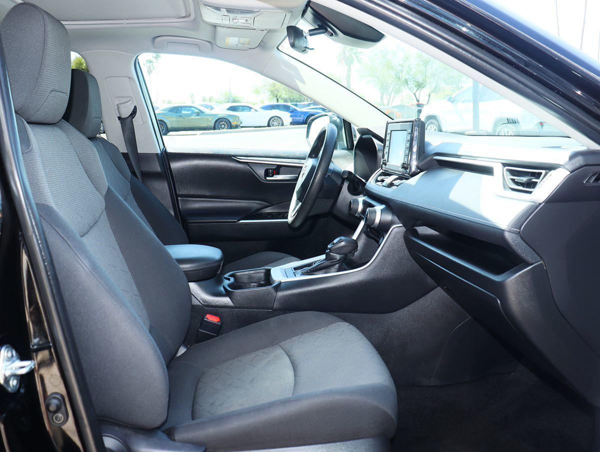 2021 Toyota RAV4 XLE photo 33