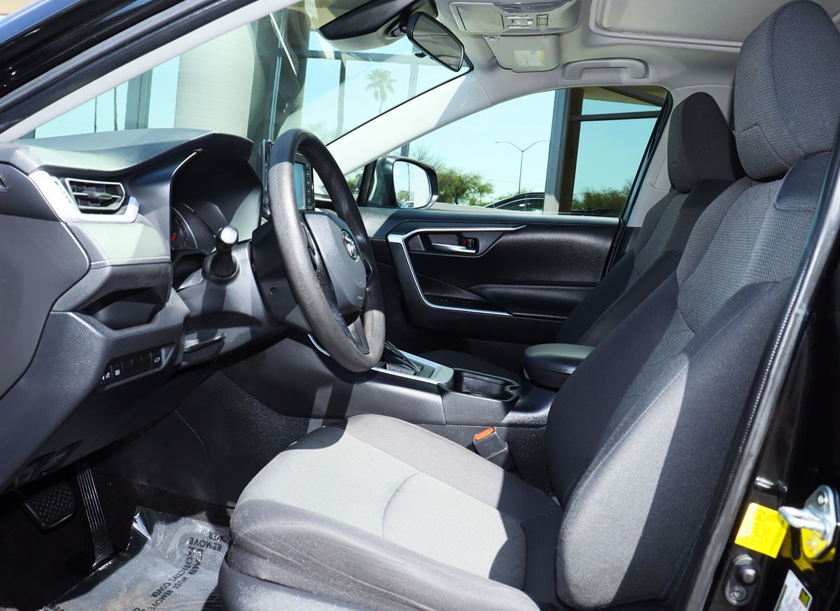 2021 Toyota RAV4 XLE photo 37