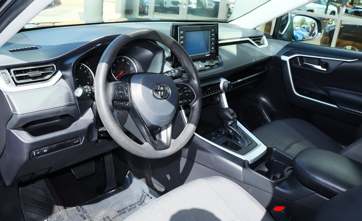 2021 Toyota RAV4 XLE photo 38