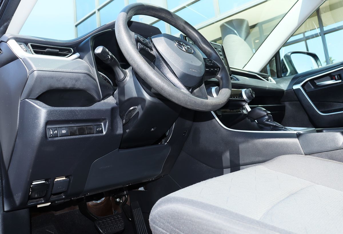 2021 Toyota RAV4 XLE photo 39