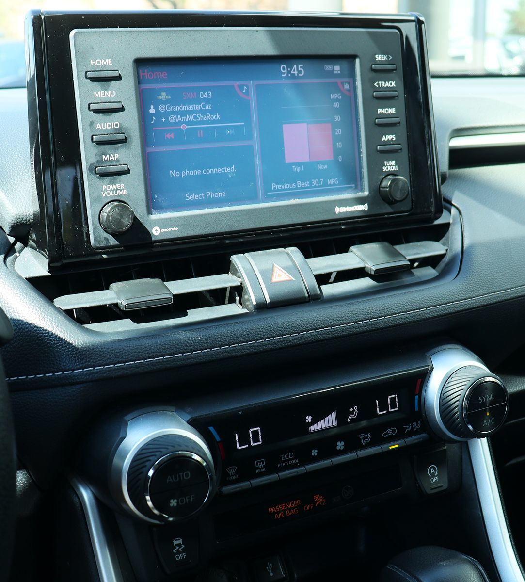 2021 Toyota RAV4 XLE photo 40