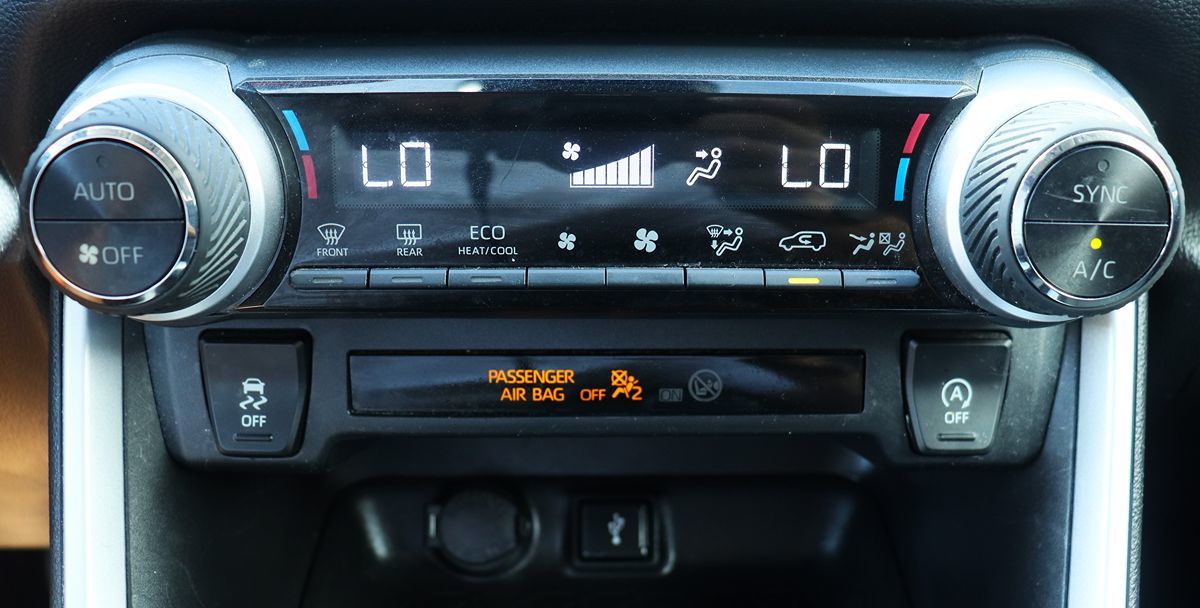 2021 Toyota RAV4 XLE photo 43