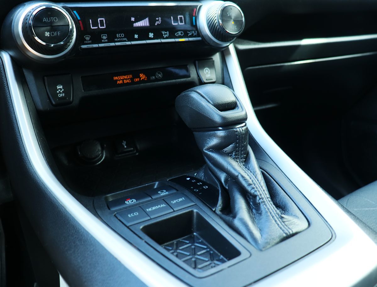 2021 Toyota RAV4 XLE photo 44
