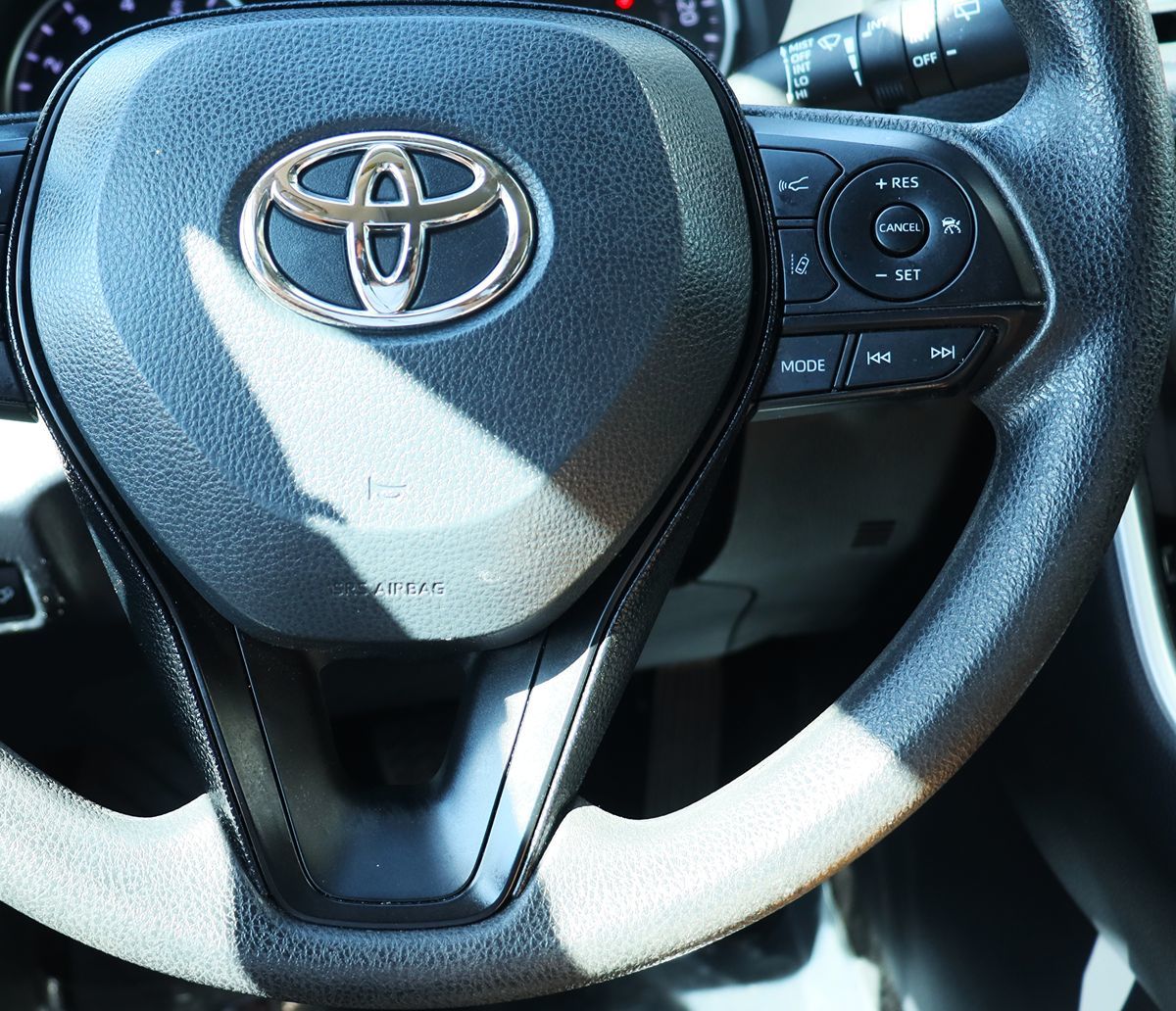 2021 Toyota RAV4 XLE photo 47