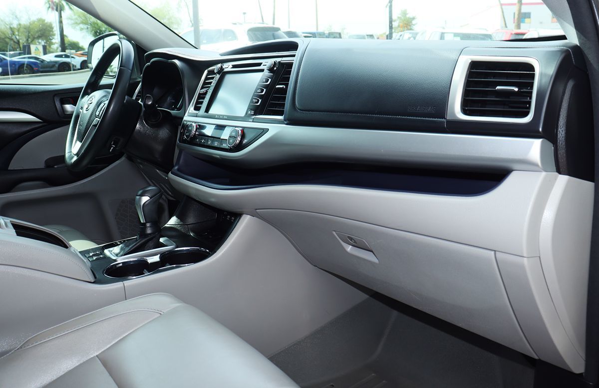 2018 Toyota Highlander XLE photo 38