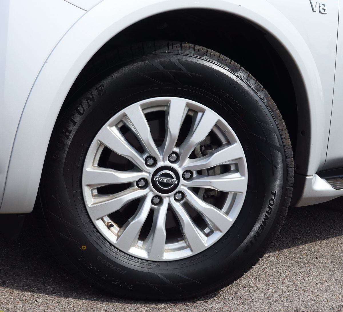 2022 Nissan Armada SV photo 3