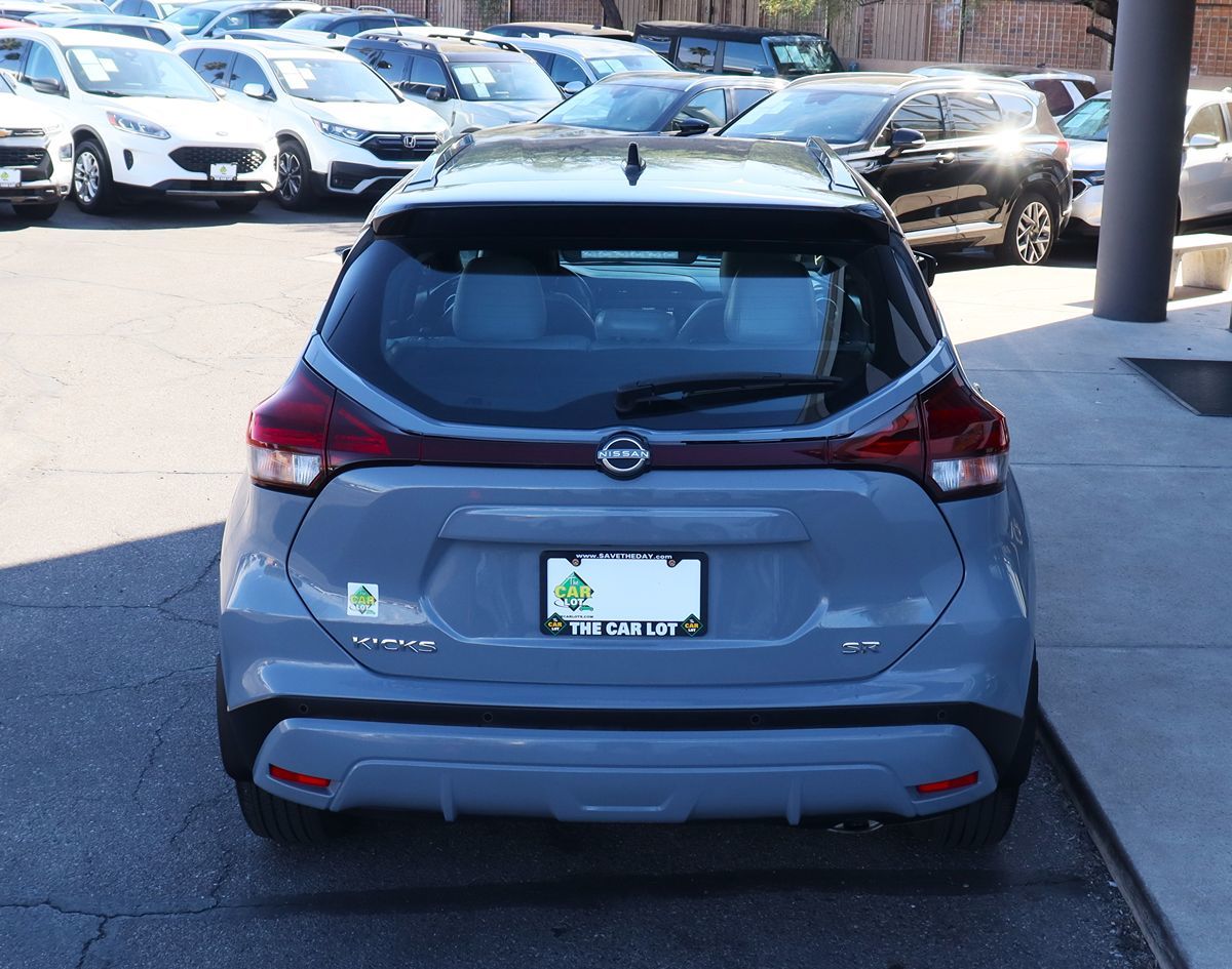 2023 Nissan Kicks SR photo 9