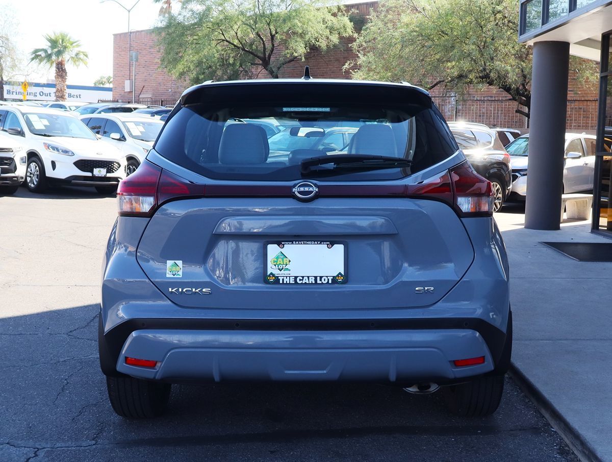 2023 Nissan Kicks SR photo 10