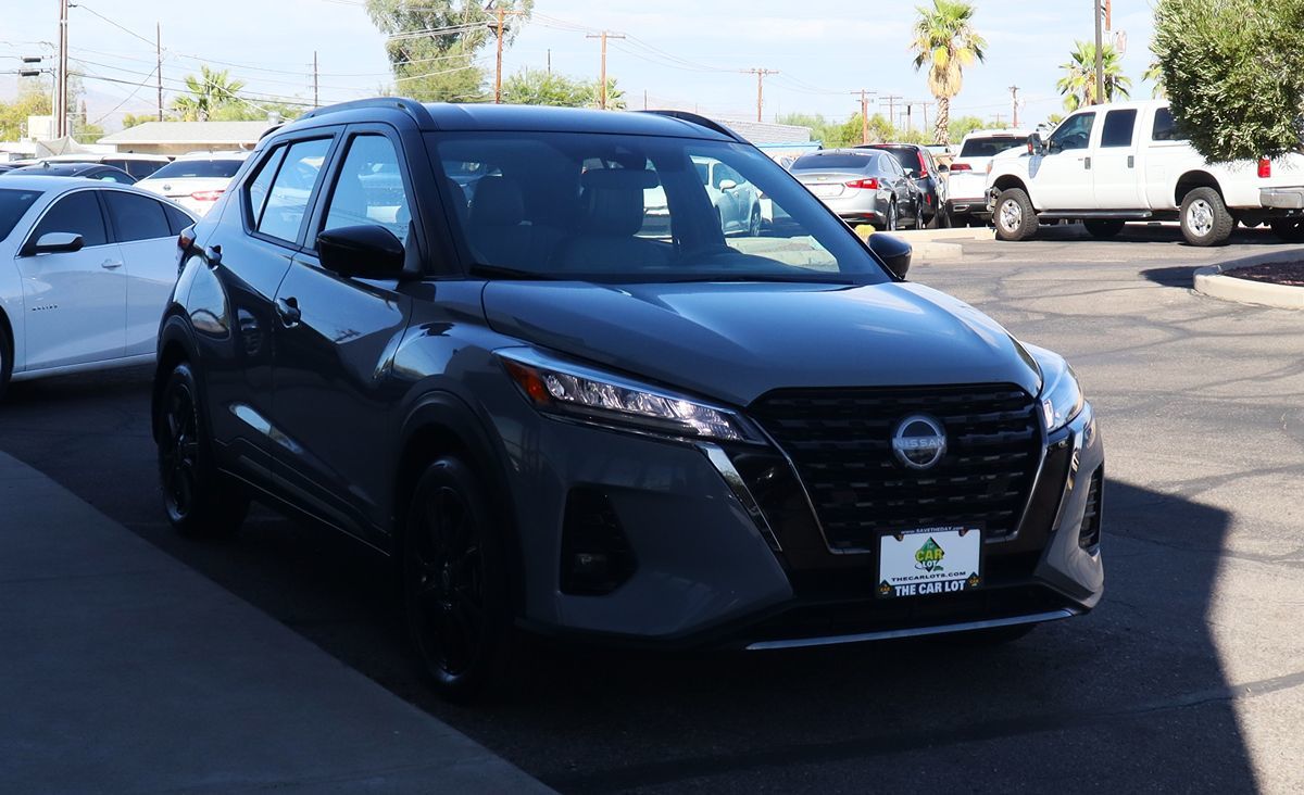 2023 Nissan Kicks SR photo 13