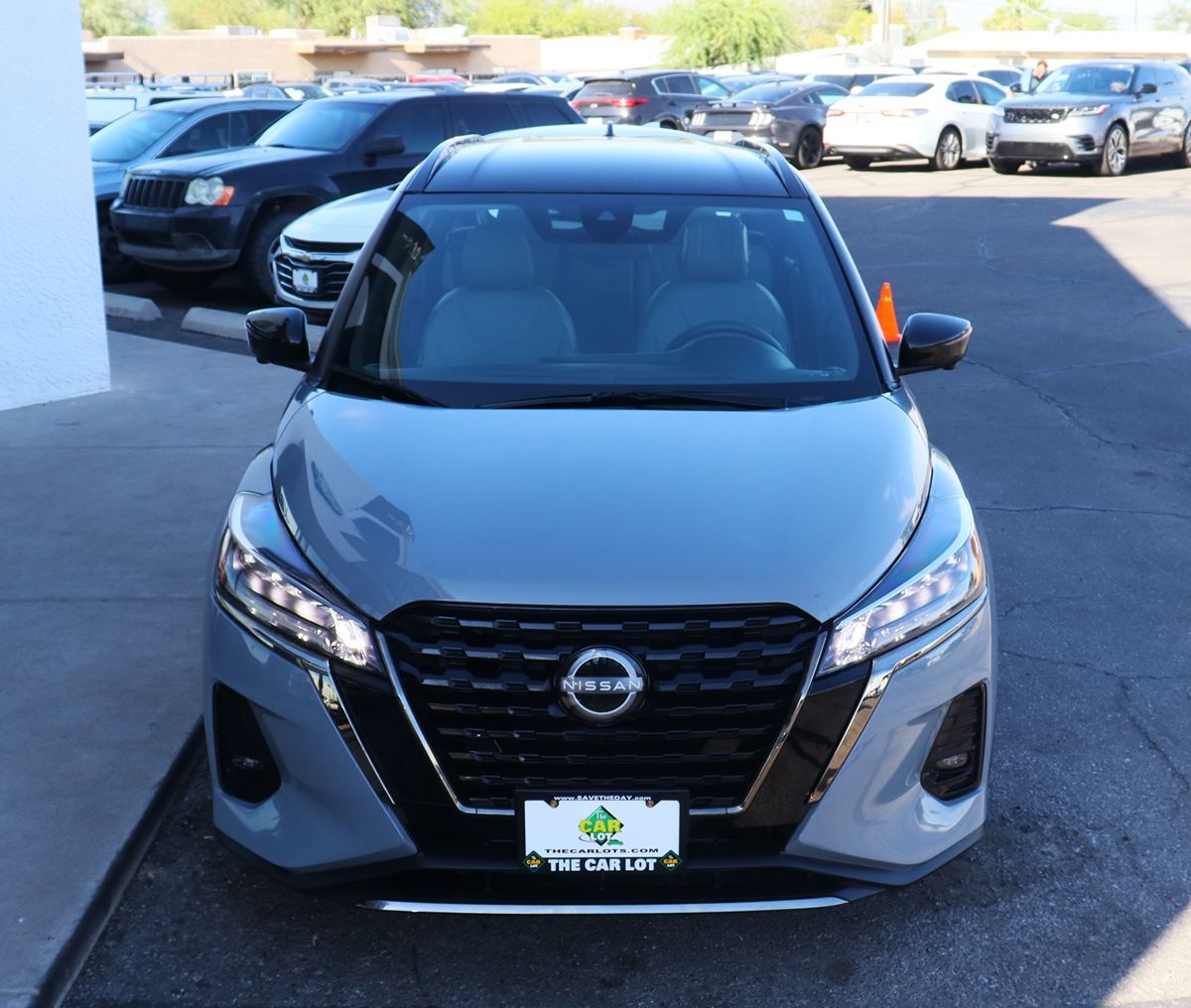 2023 Nissan Kicks SR photo 14