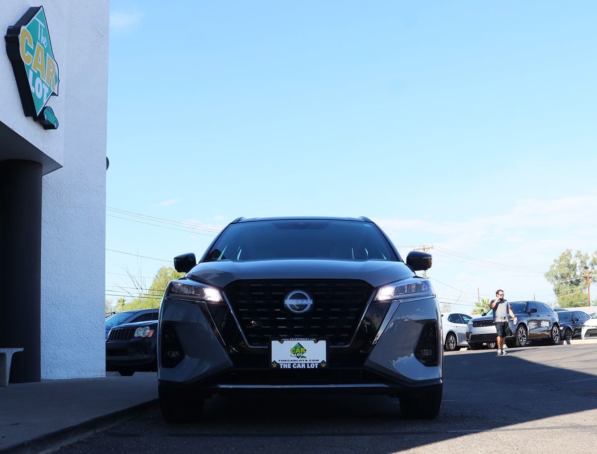 2023 Nissan Kicks SR photo 16
