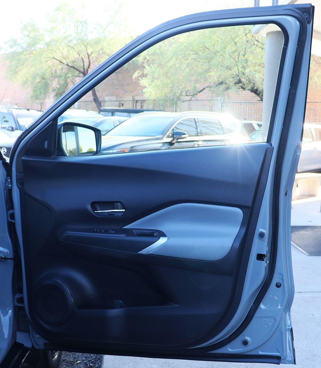 2023 Nissan Kicks SR photo 29