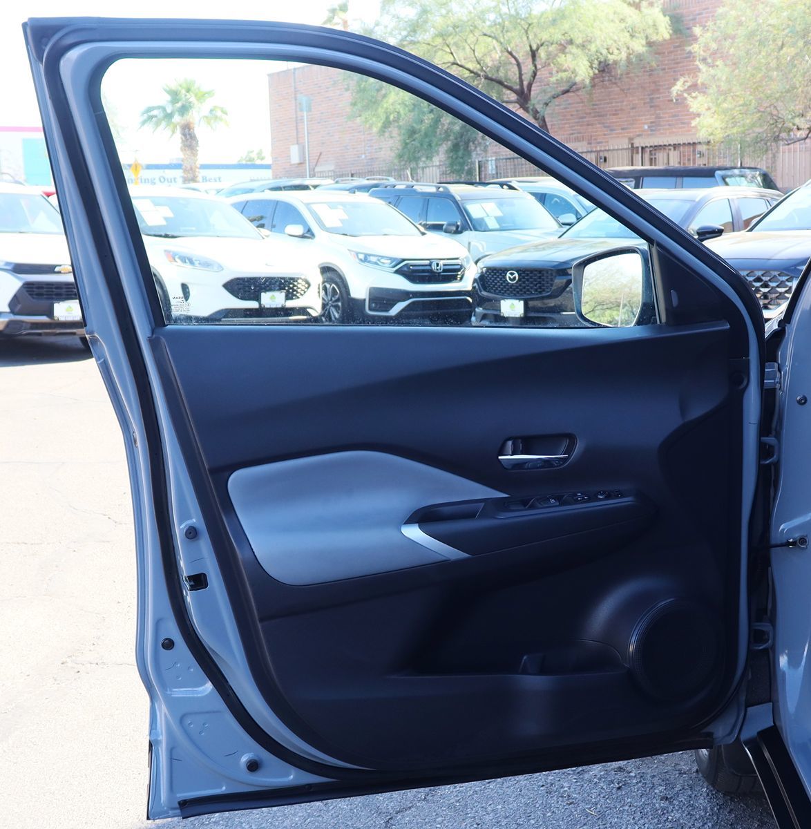 2023 Nissan Kicks SR photo 32