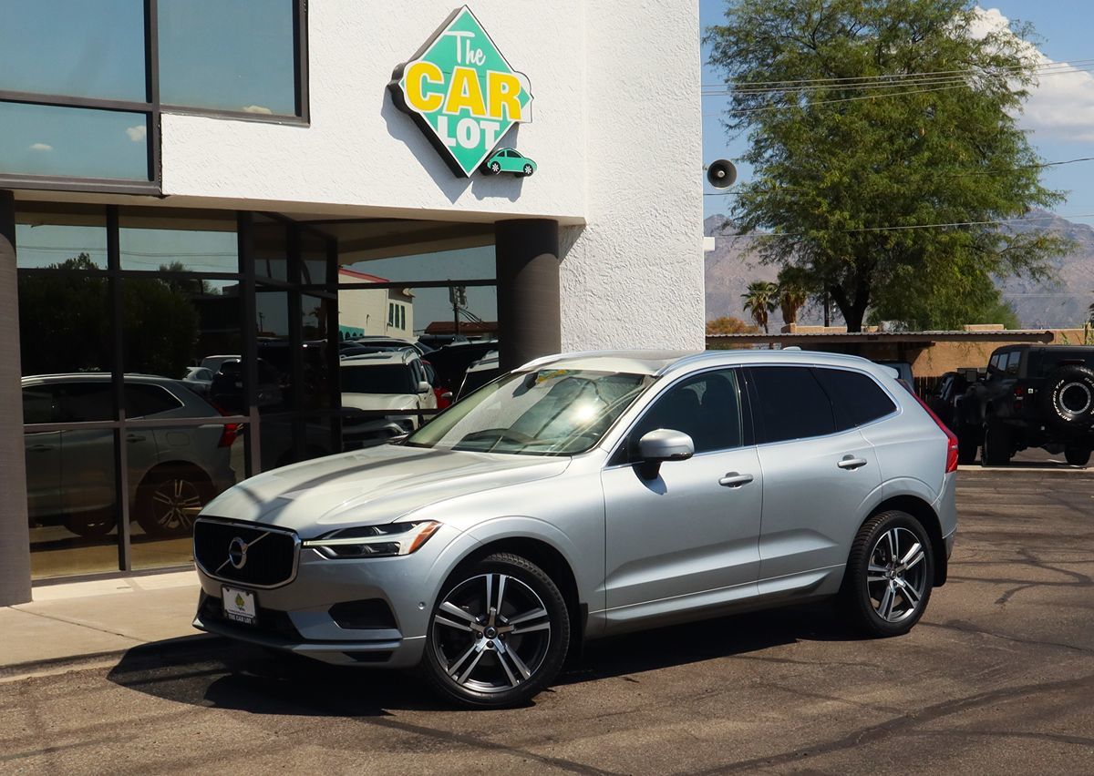2018 Volvo XC60 Momentum photo 2