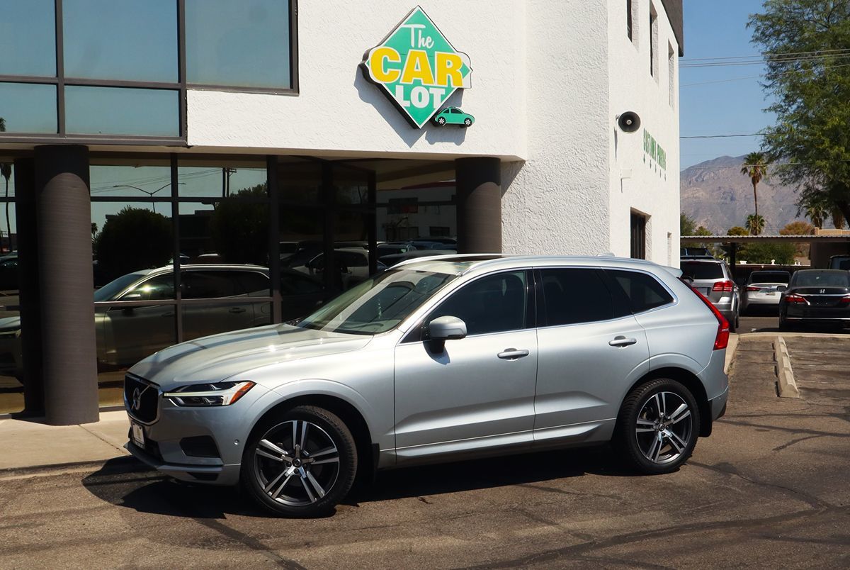 2018 Volvo XC60 Momentum photo 3