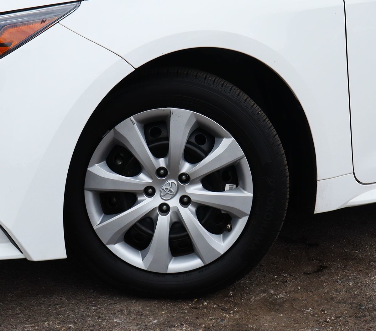 2022 Toyota Corolla LE photo 5