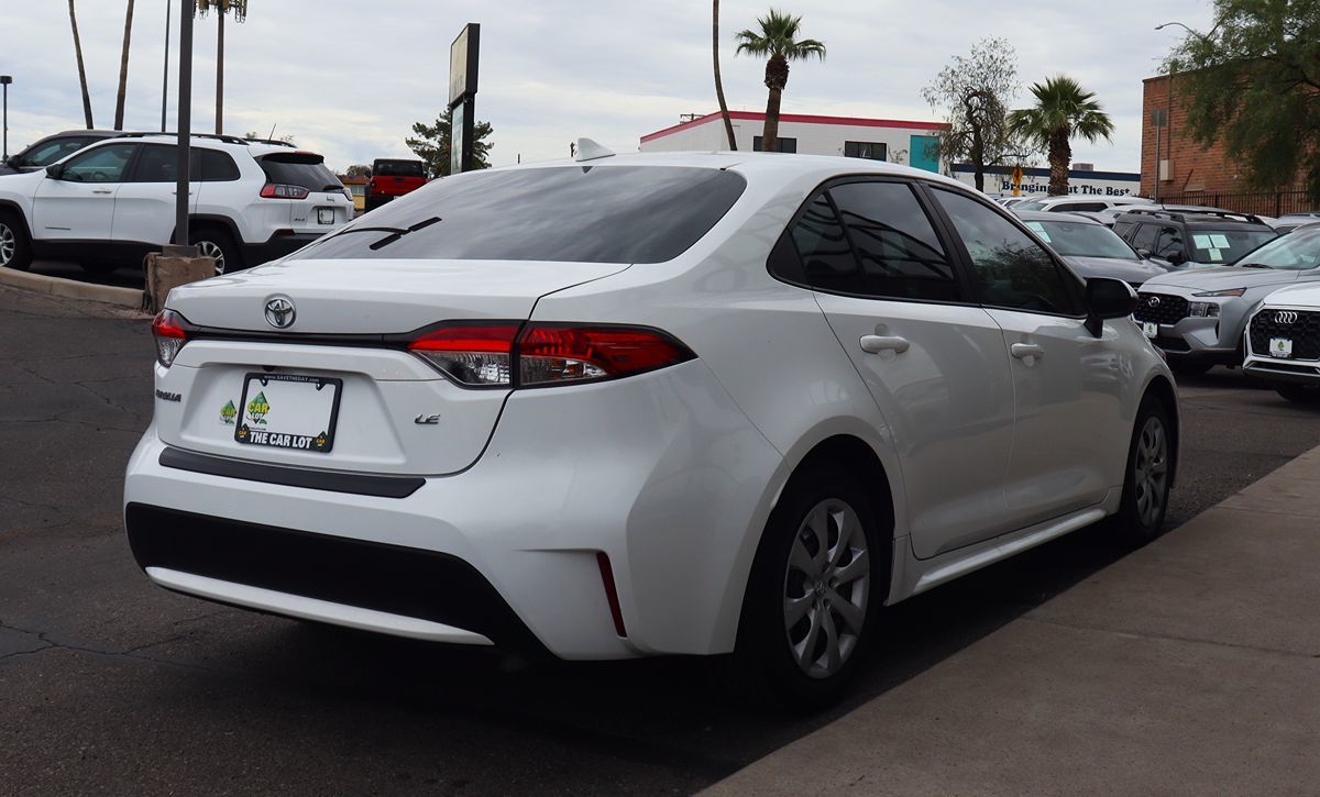 2022 Toyota Corolla LE photo 13