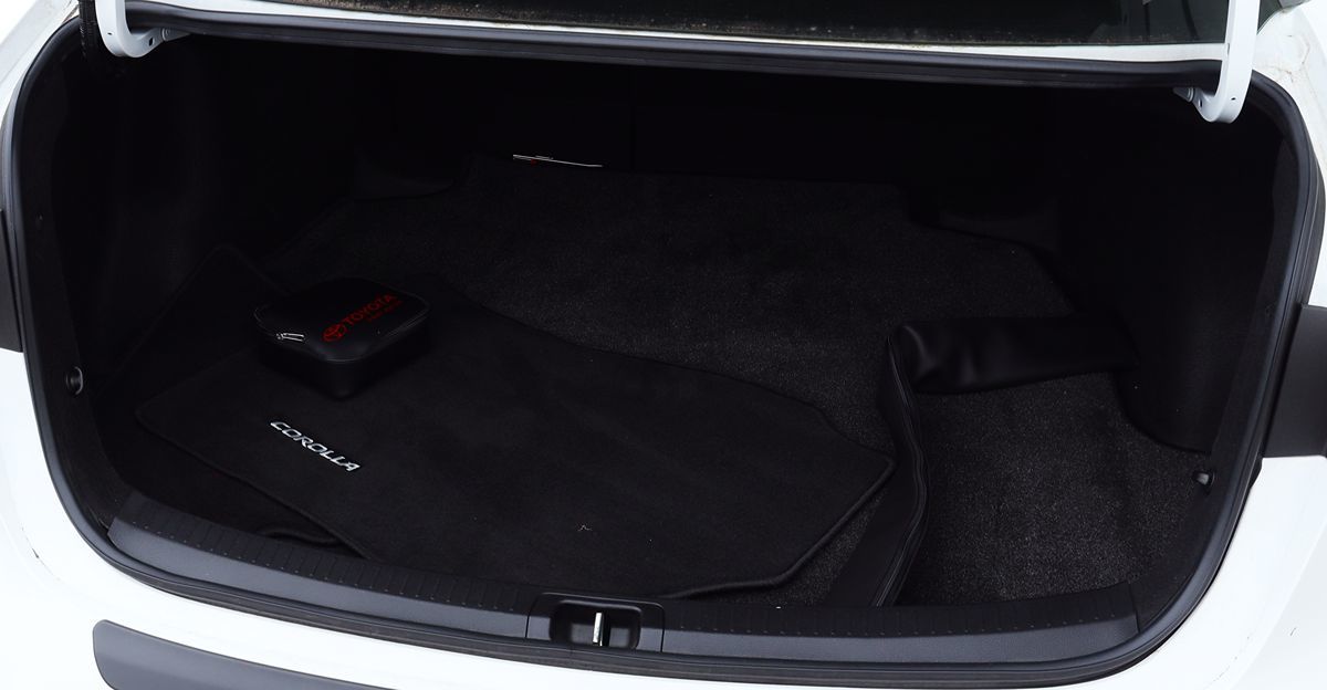 2022 Toyota Corolla LE photo 23