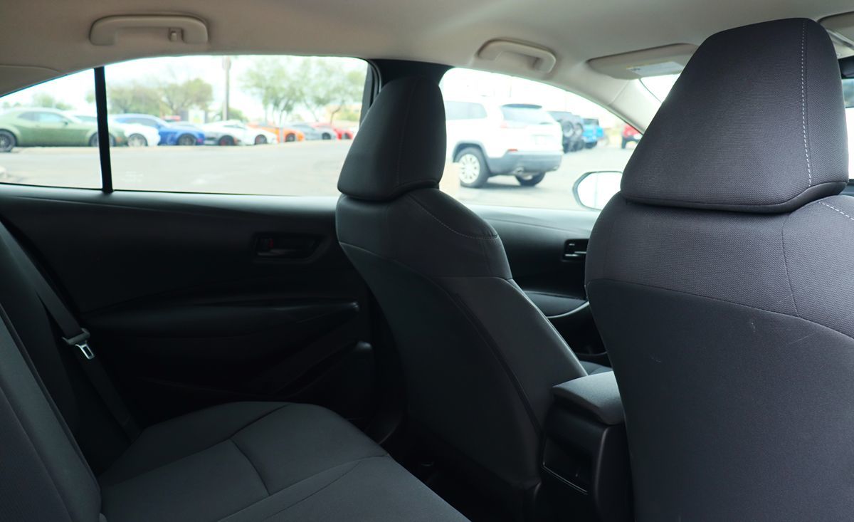 2022 Toyota Corolla LE photo 26