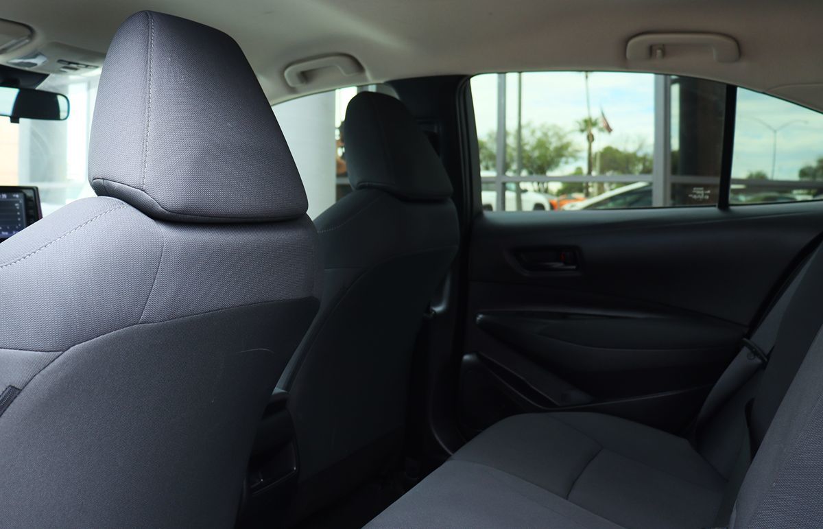 2022 Toyota Corolla LE photo 29