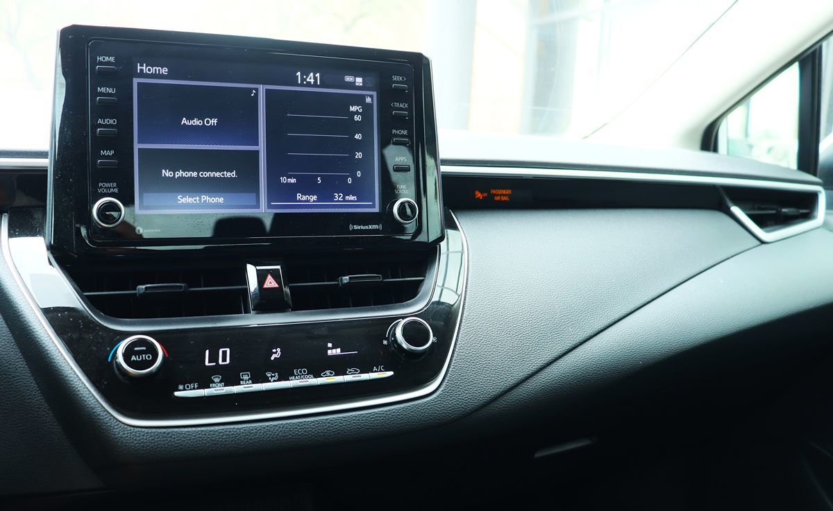 2022 Toyota Corolla LE photo 39