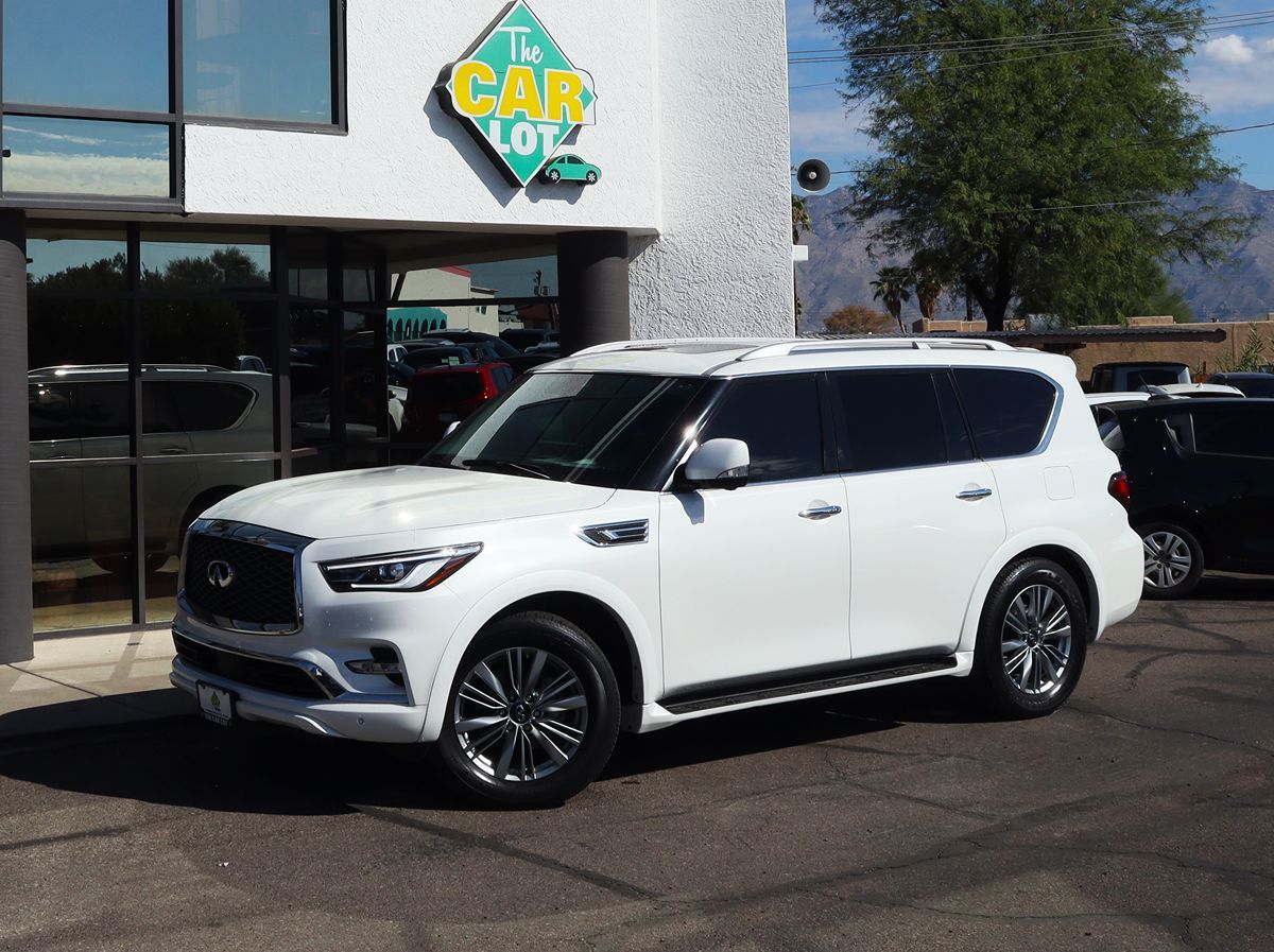 2022 Infiniti QX80 Luxe photo 2