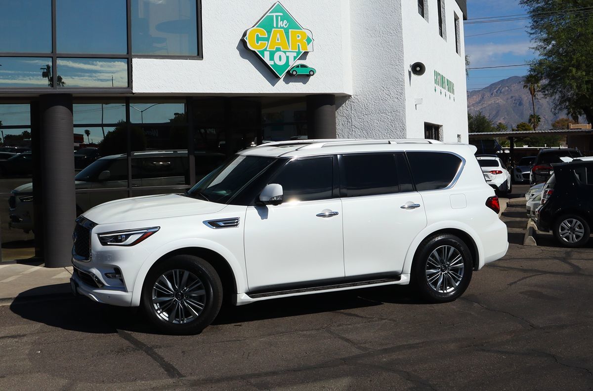 2022 Infiniti QX80 Luxe photo 3