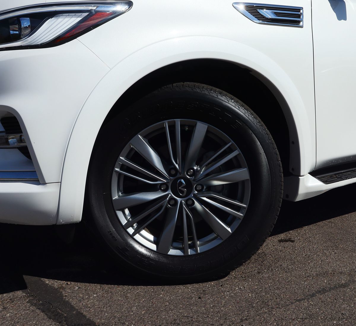2022 Infiniti QX80 Luxe photo 4