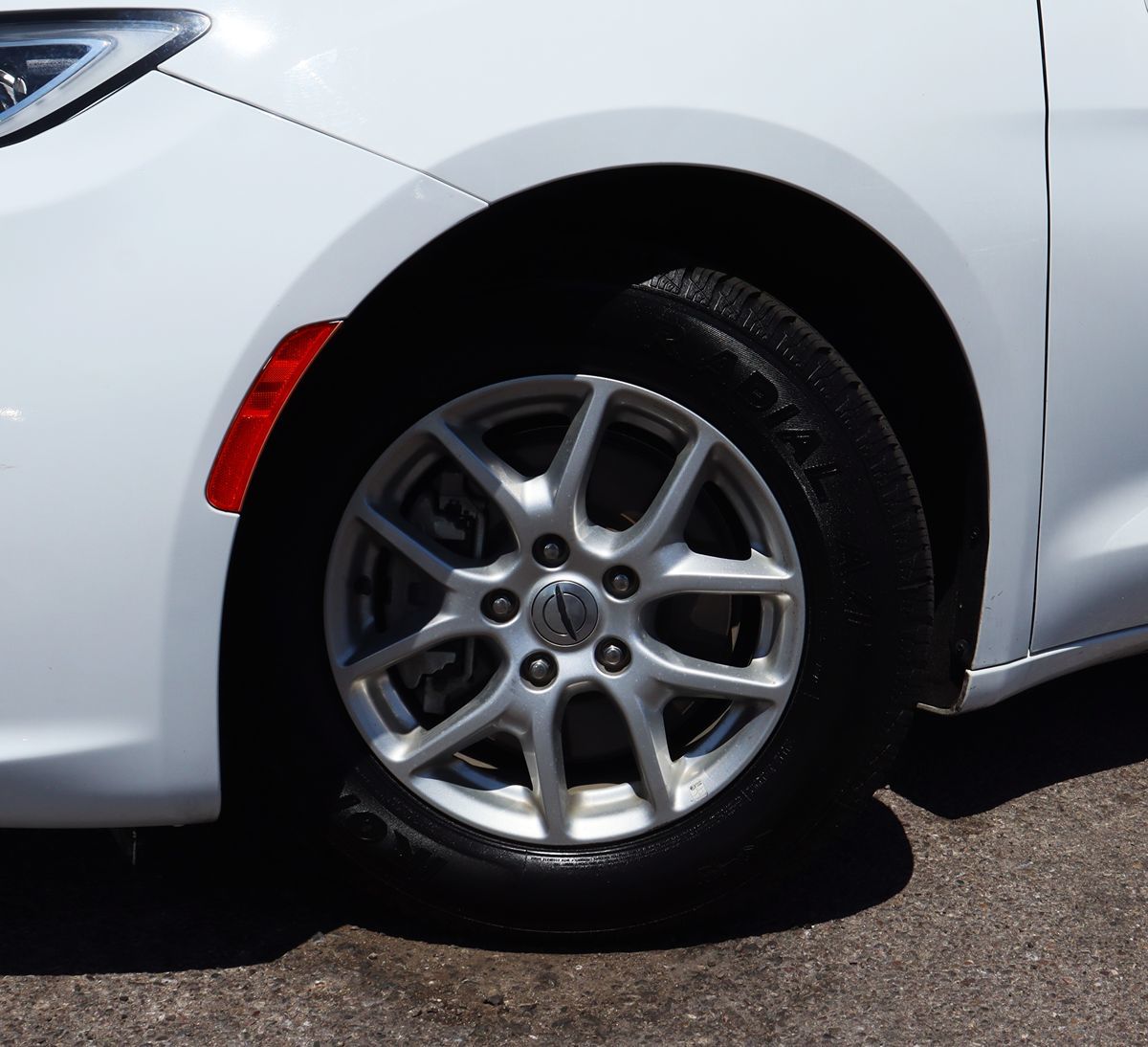 2022 Chrysler Pacifica Touring L photo 3