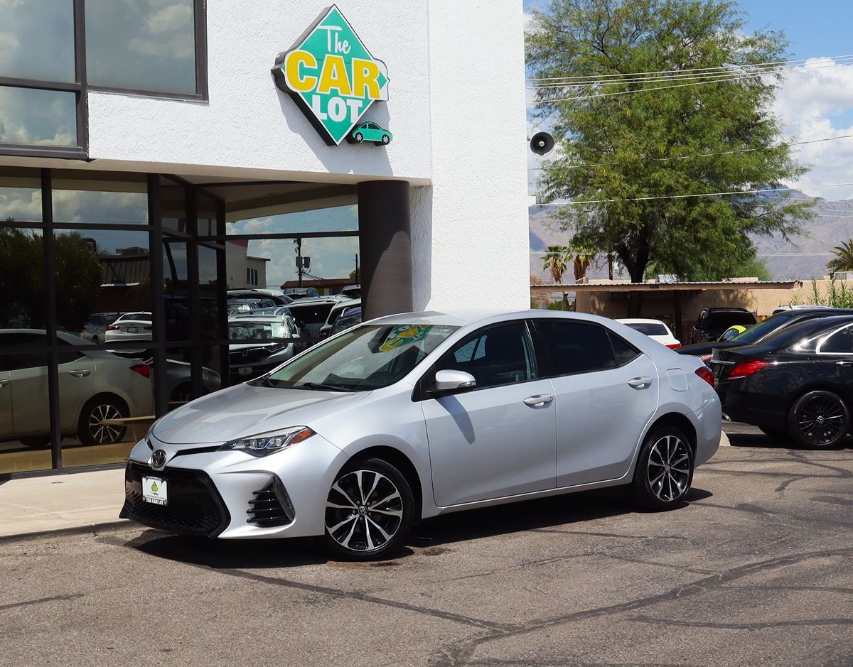 2017 Toyota Corolla SE photo 2