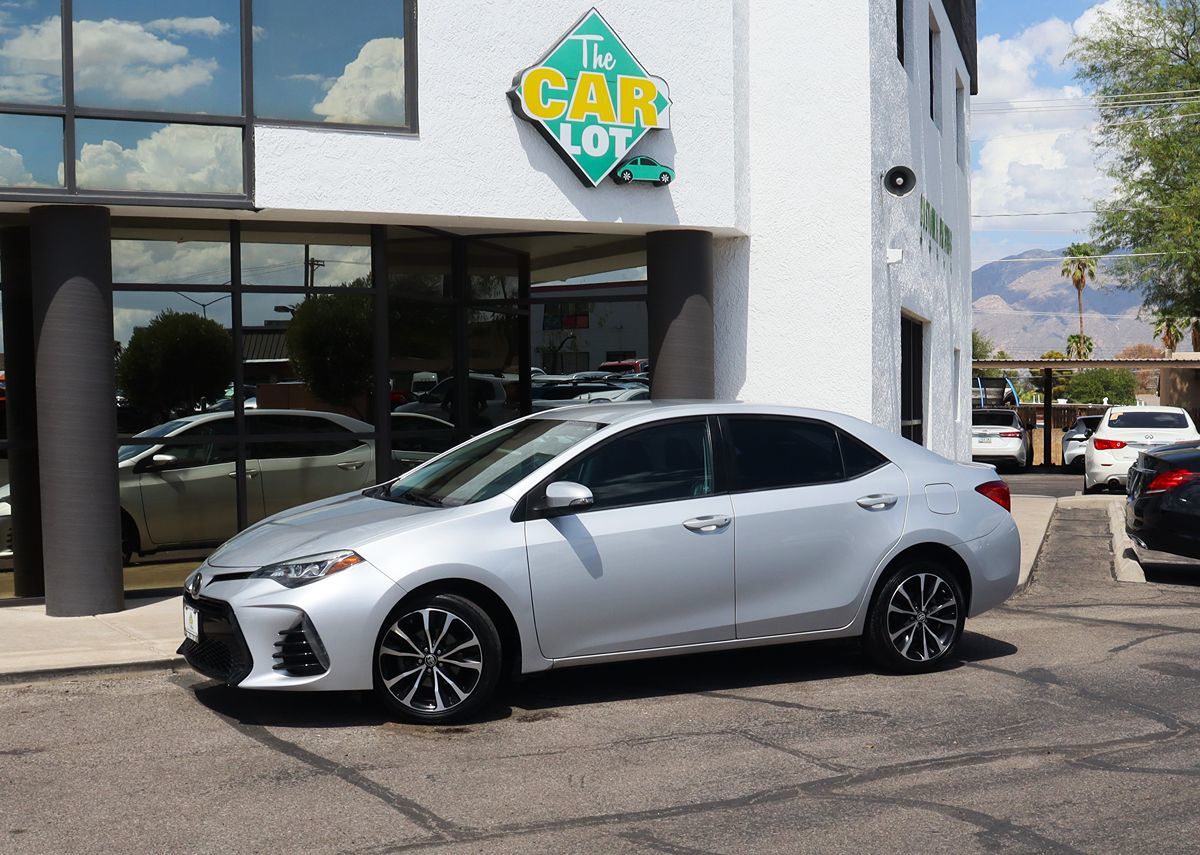 2017 Toyota Corolla SE photo 3