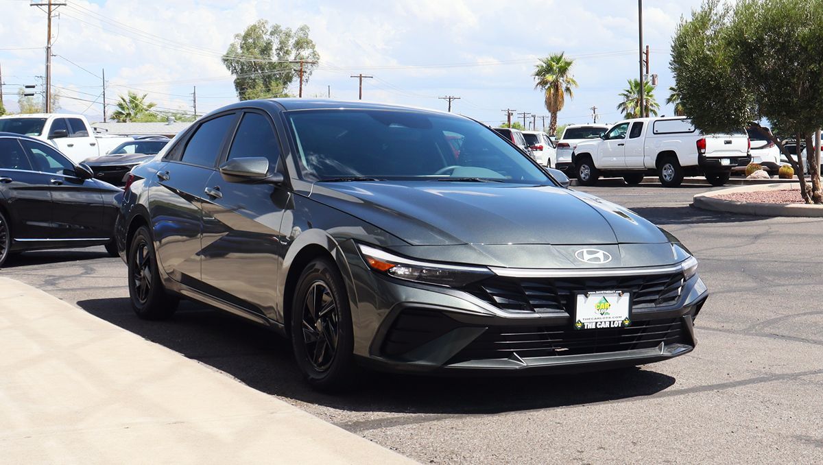 2024 Hyundai Elantra SE photo 9