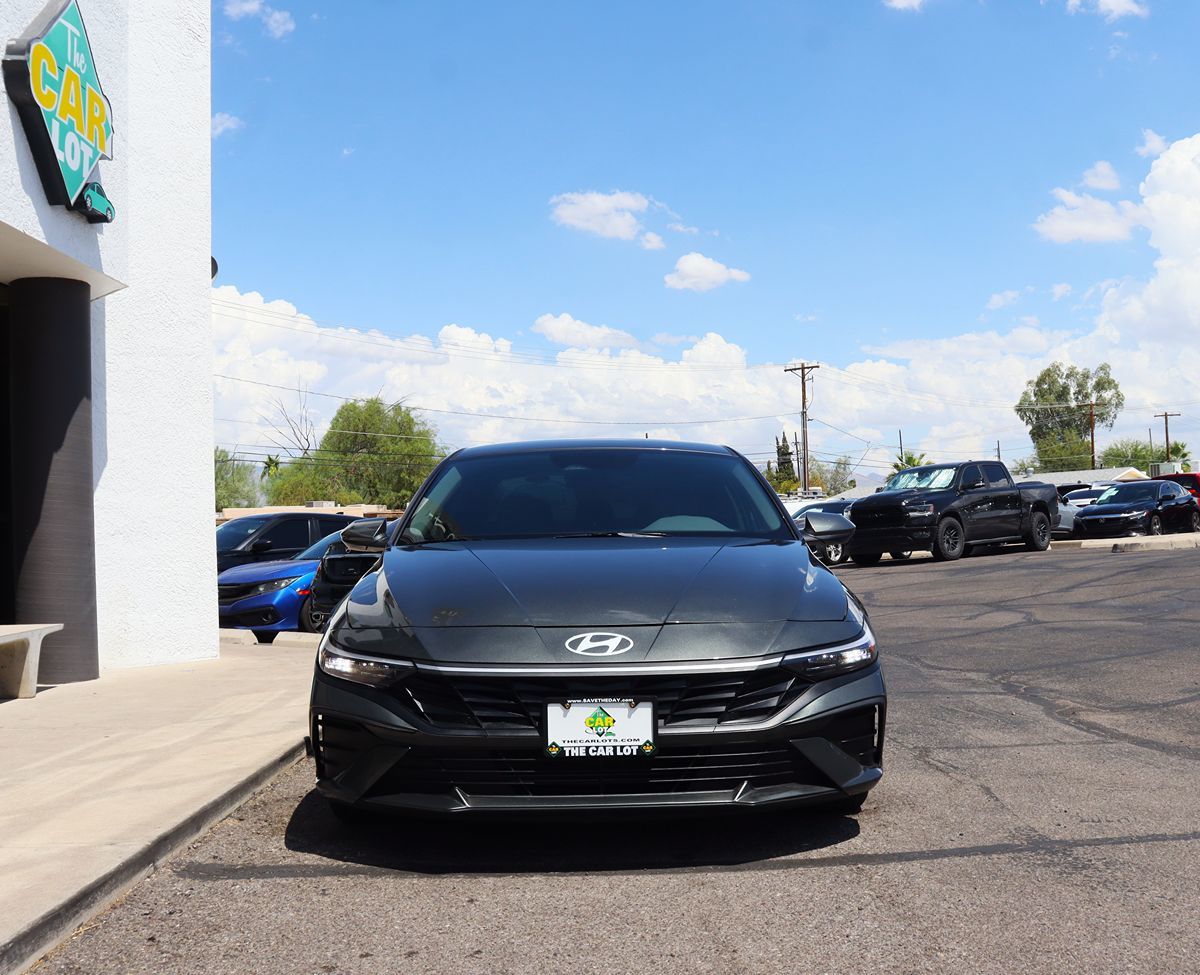2024 Hyundai Elantra SE photo 11