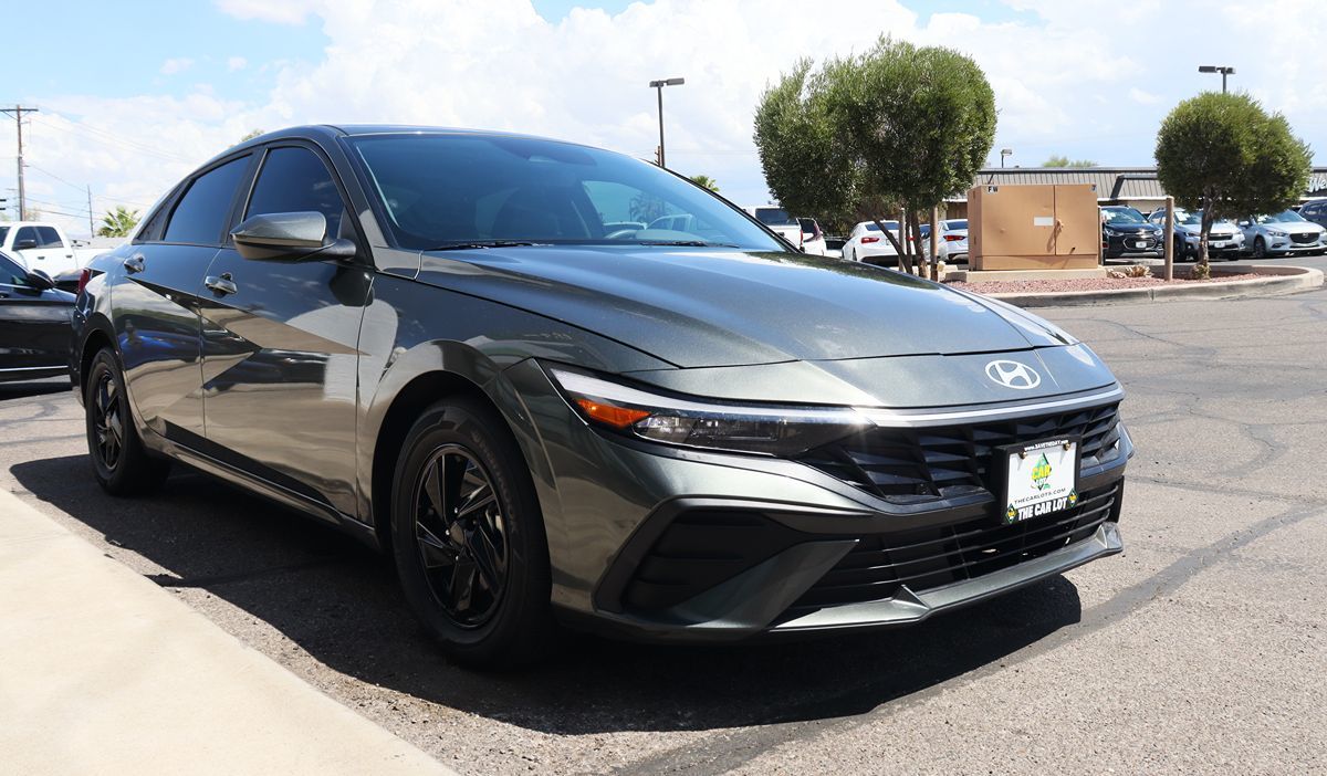 2024 Hyundai Elantra SE photo 13