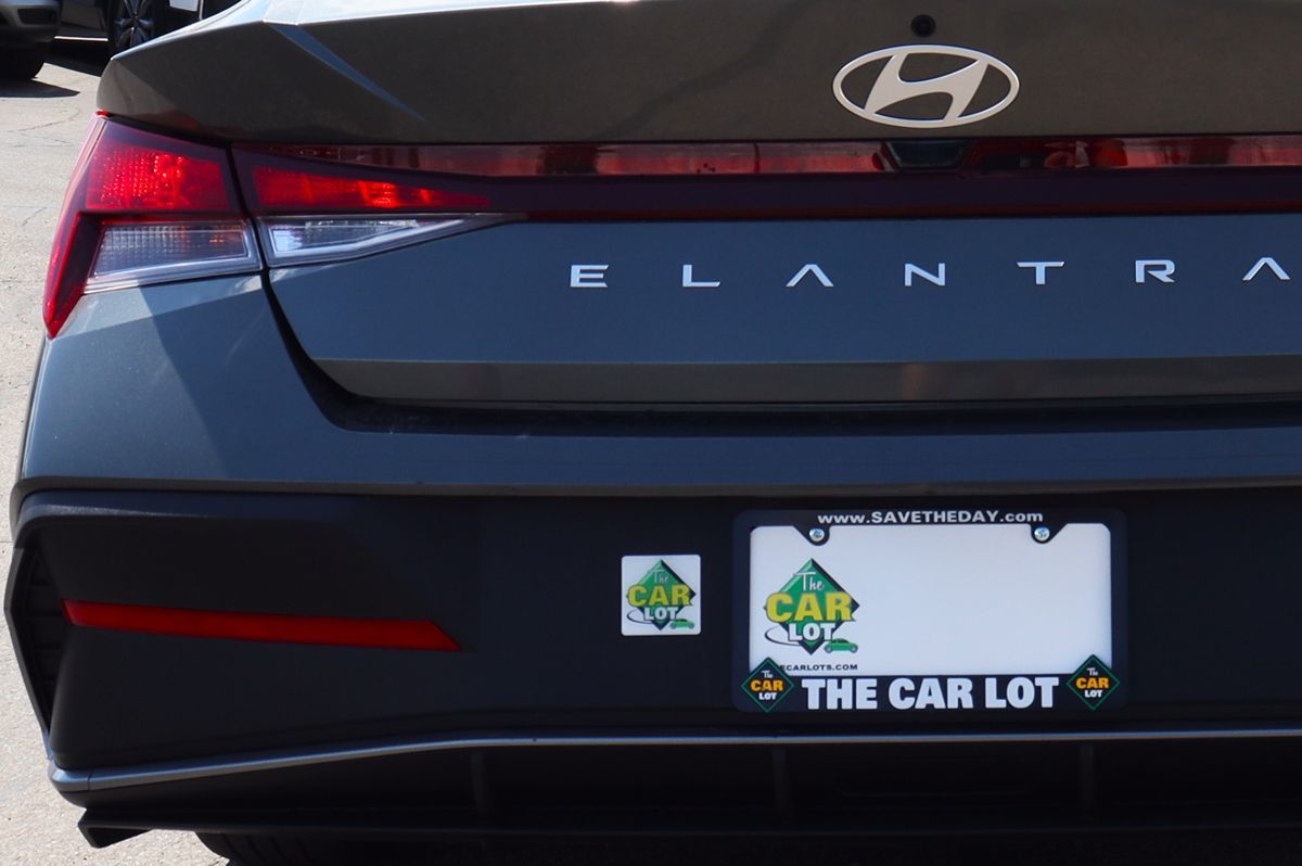 2024 Hyundai Elantra SE photo 14