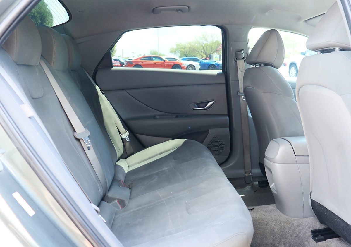 2024 Hyundai Elantra SE photo 18