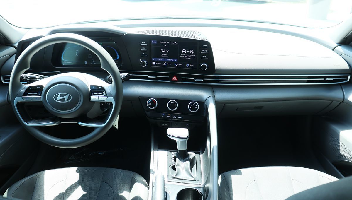 2024 Hyundai Elantra SE photo 23