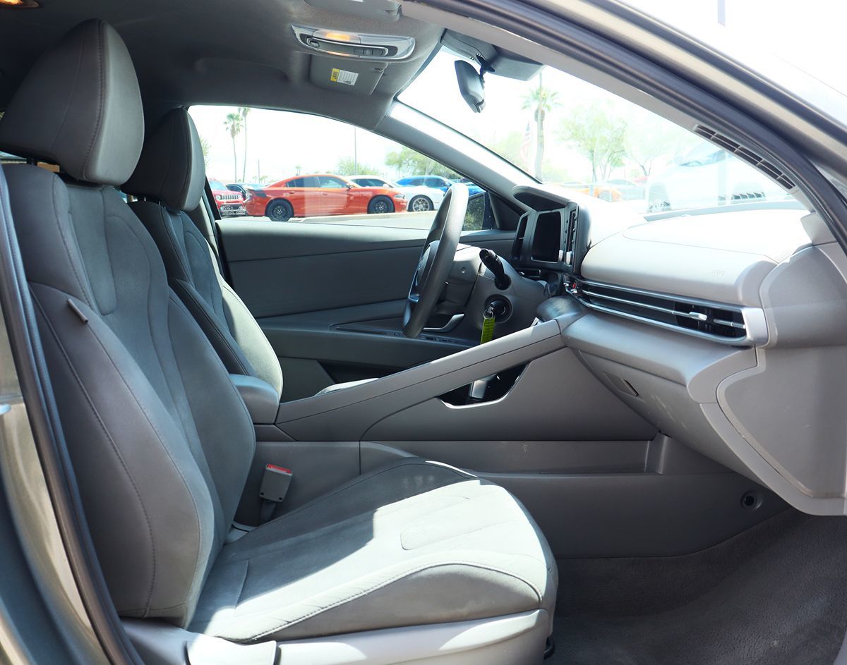 2024 Hyundai Elantra SE photo 25