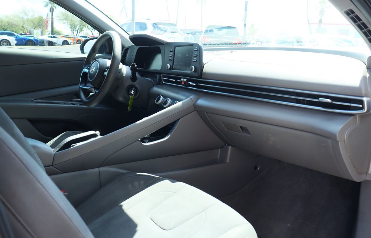 2024 Hyundai Elantra SE photo 26