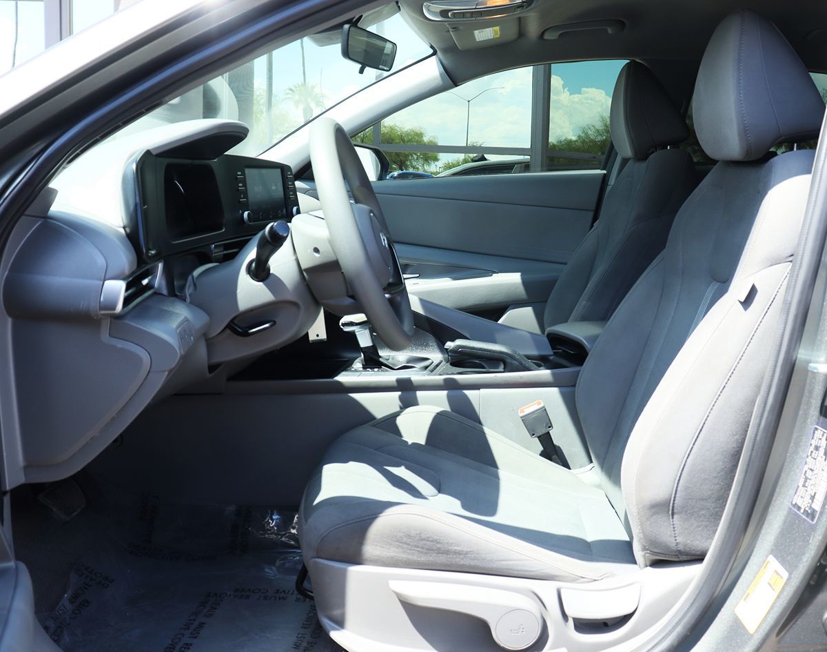 2024 Hyundai Elantra SE photo 29
