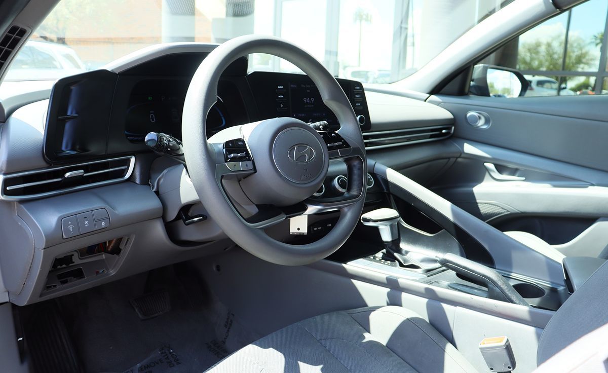 2024 Hyundai Elantra SE photo 30