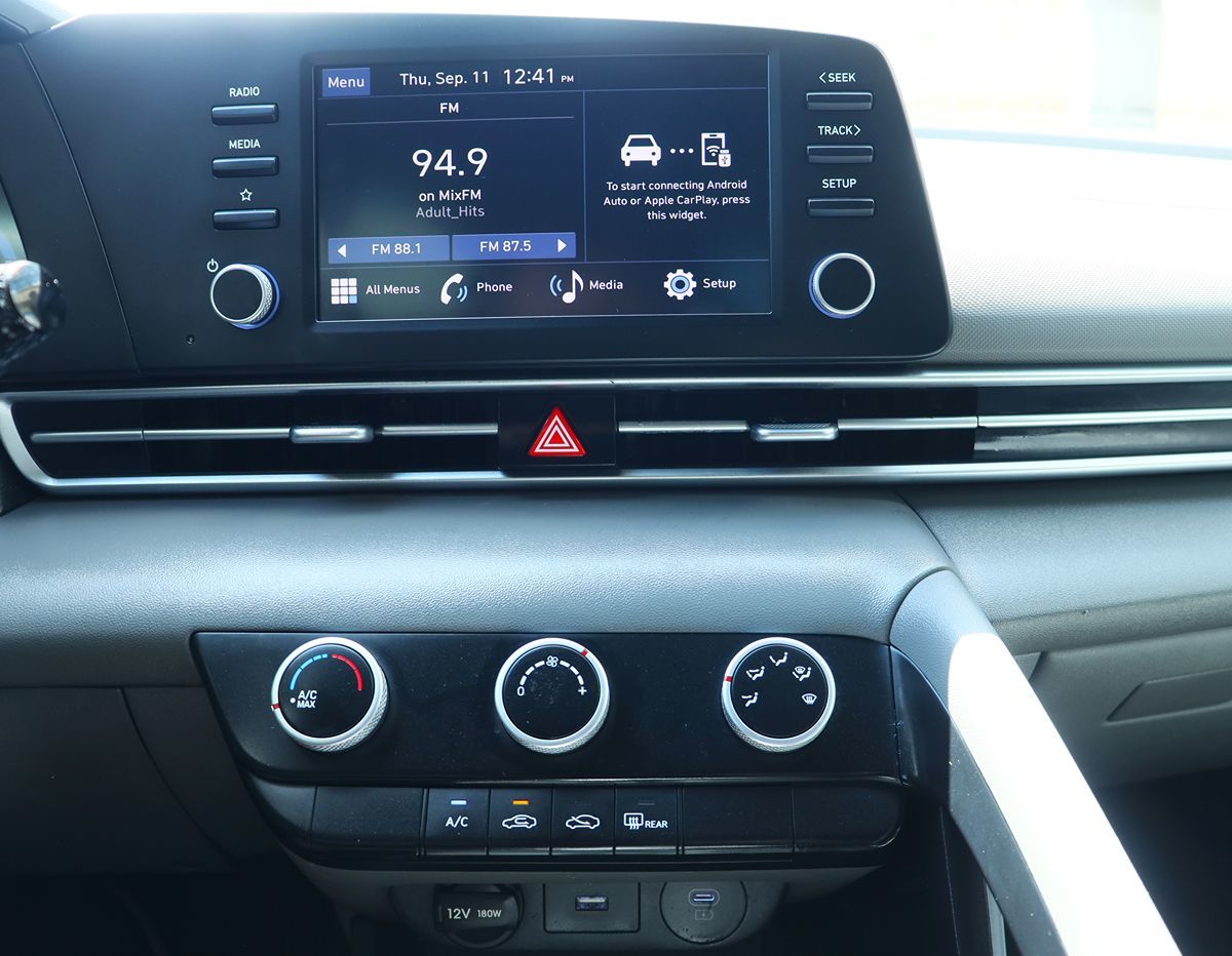2024 Hyundai Elantra SE photo 31